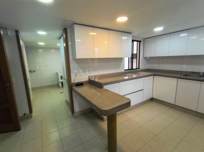 Apartamento de 5 alcobas en venta en Normandia, Cali, 285 m² · foto 8 de 24