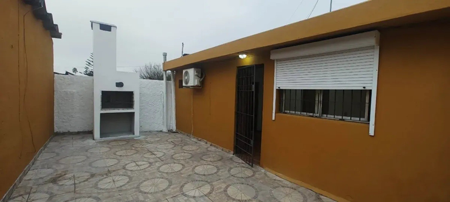 ALQUILER PH EN PEREZ CASTELLANO, TIPO CASITA DE 2 DORMITORIOS, PLANTA BAJA AL FONDO, PATIO Y PARRILLERO, SIN GASTOS COMUNES