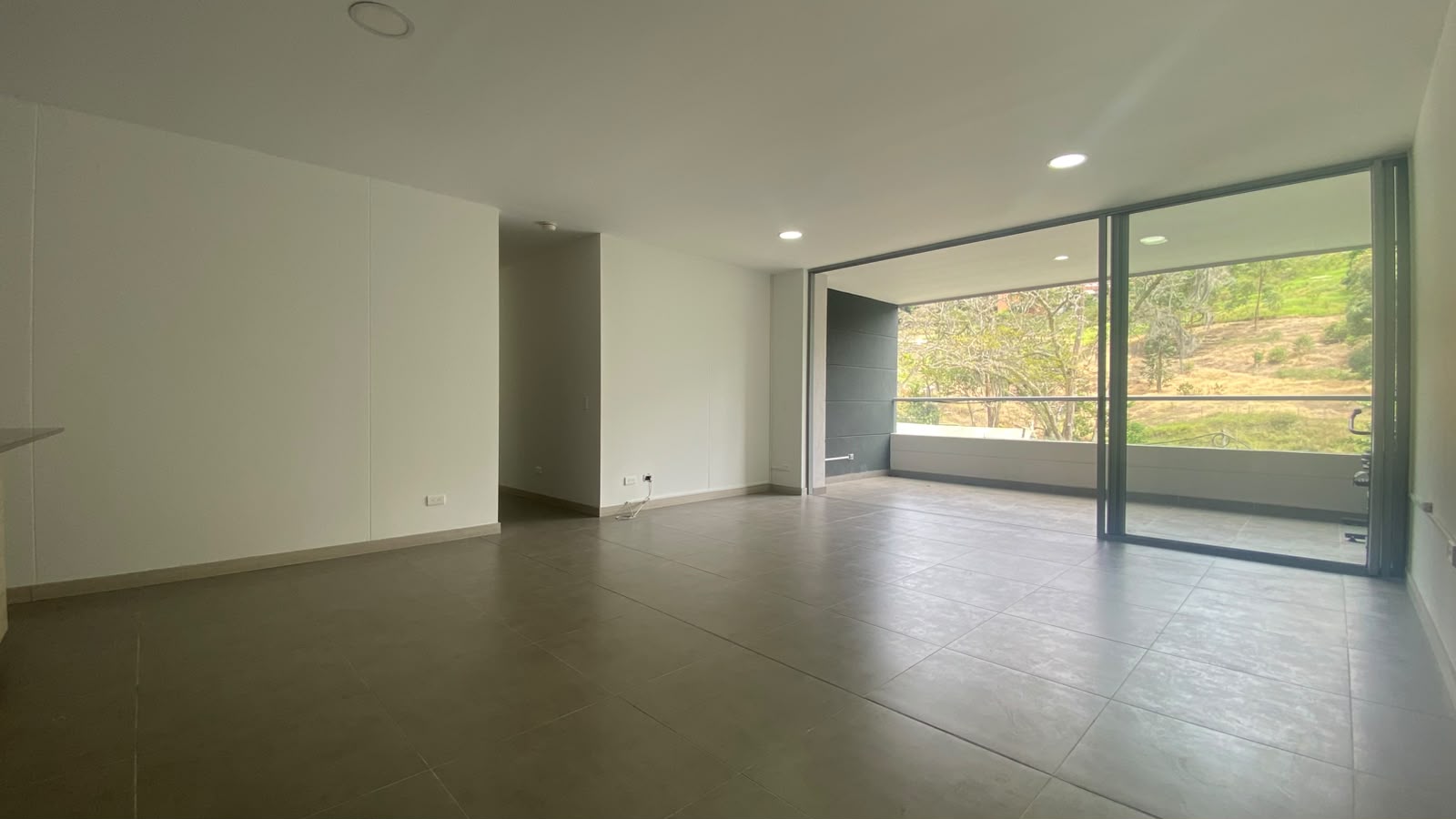 Apartamento en arriendo en Loma Del Escobero, Envigado · foto 3 de 16