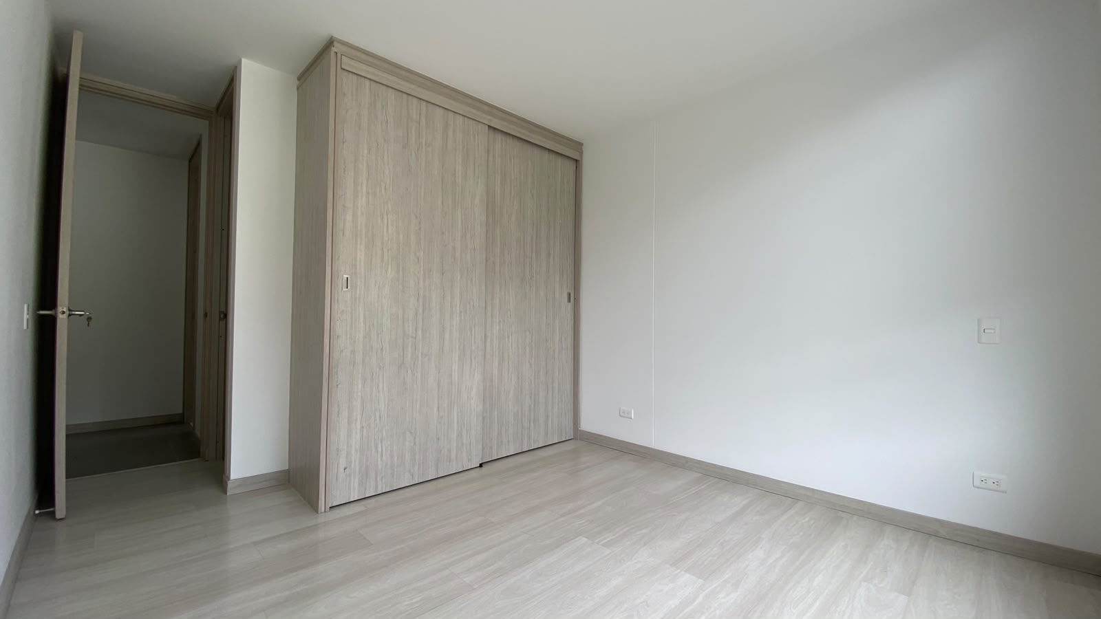 Apartamento en arriendo en Loma Del Escobero, Envigado · foto 10 de 16