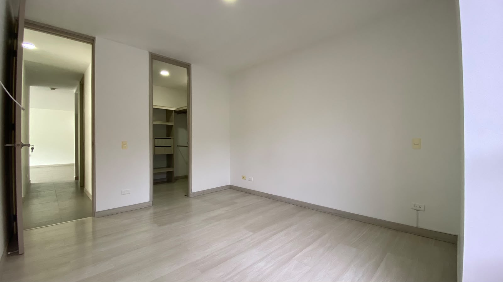 Apartamento en arriendo en Loma Del Escobero, Envigado · foto 14 de 16