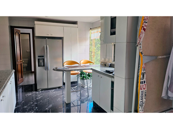 Apartamento de 4 alcobas en arriendo en Provenza, Bogotá, 209 m² · foto 18 de 24