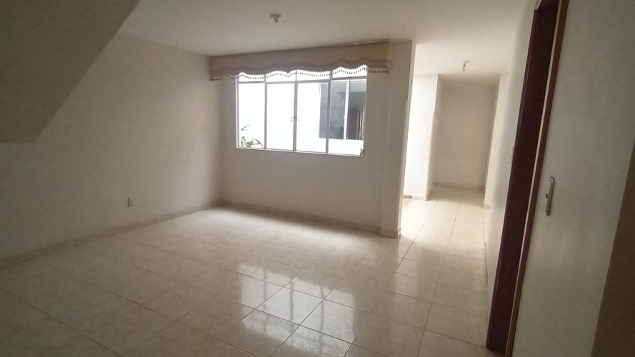 Casa de 4 alcobas en venta en Nuevo Sotomayor, Bucaramanga, 320 m² · foto 2 de 12