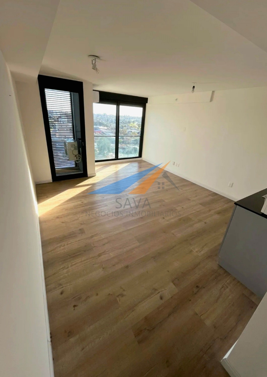 Alquiler Monoambiente en Malvín! Piso Alto.
