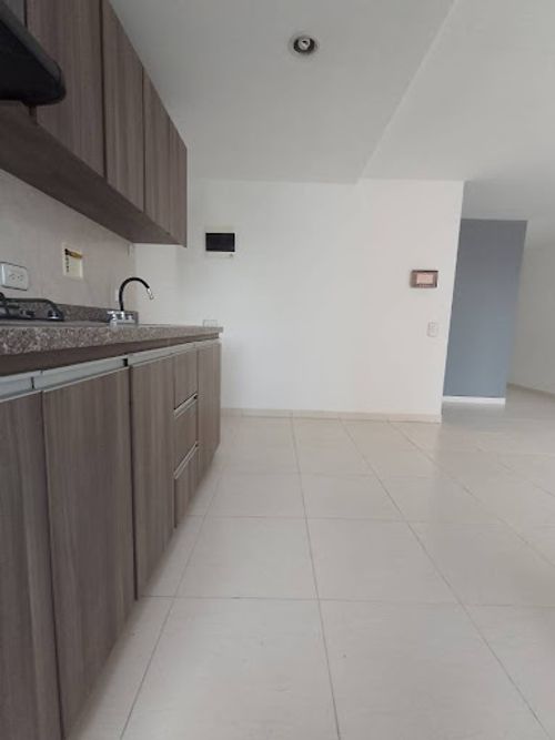 Apartamento de 3 alcobas en arriendo en Calle Del Banco, Sabaneta, 68 m² · foto 2 de 19