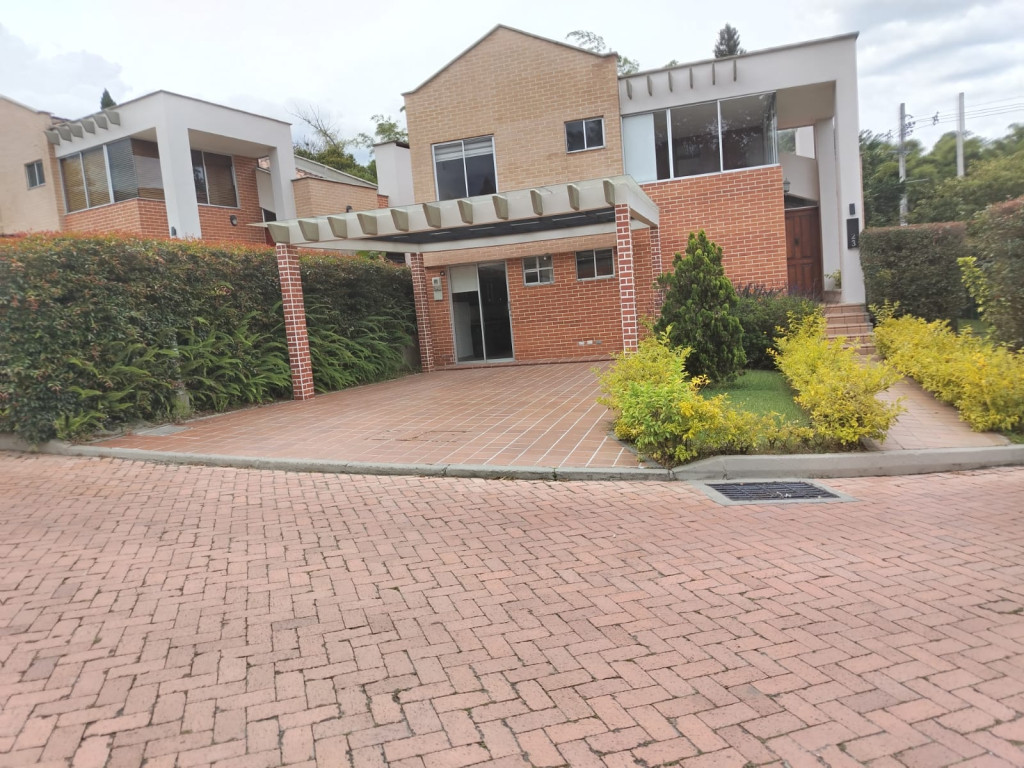 4BR House in Santa Elena (178 m²)