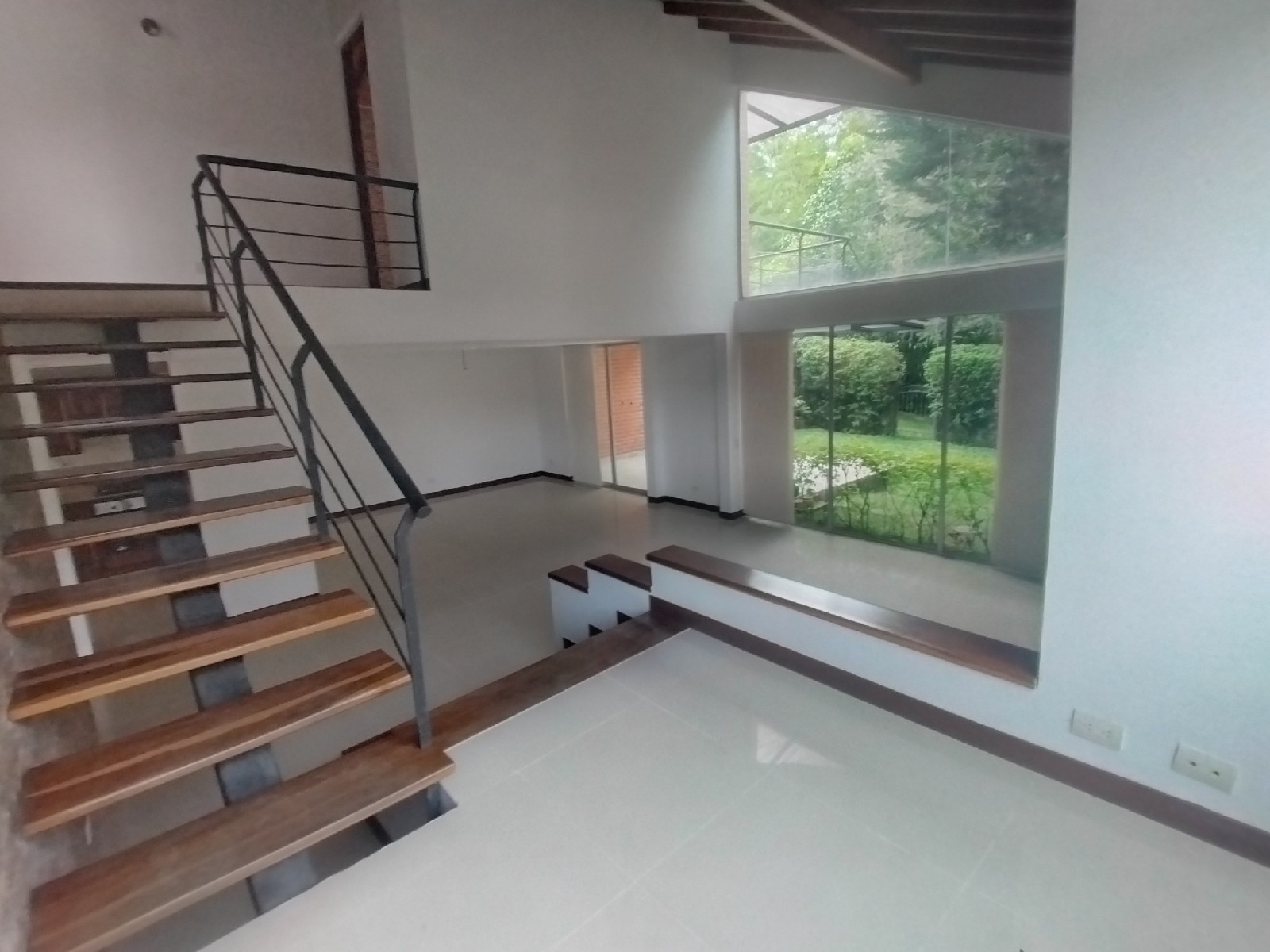 4BR House in Santa Elena (178 m²) - 2