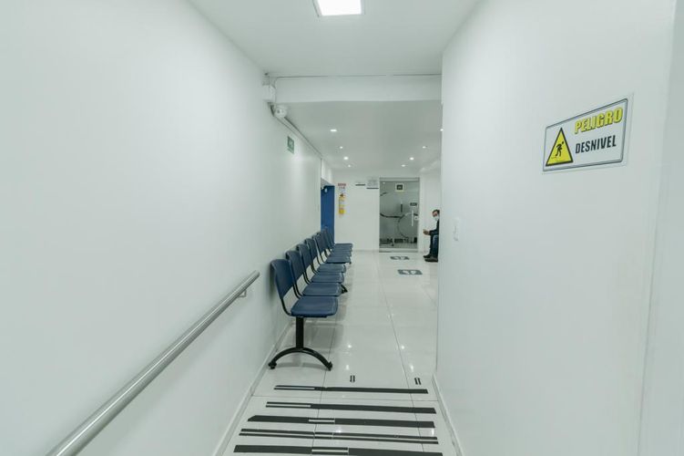 Casa de 15 alcobas en venta en Santa Barbara Occidental, Bogotá, 680 m² · foto 8 de 24