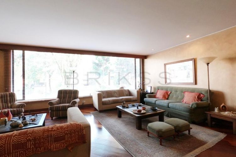 Apartamento de 3 alcobas en venta en Los Rosales, Bogotá, 250 m² · foto 2 de 20