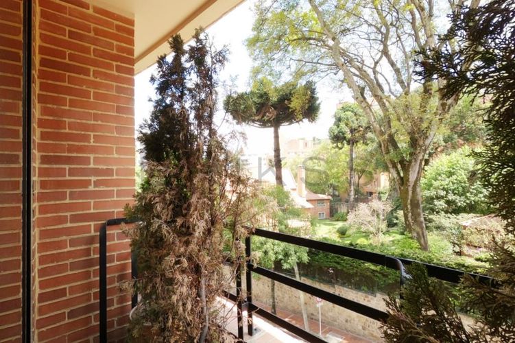 Apartamento de 3 alcobas en venta en Los Rosales, Bogotá, 250 m² · foto 4 de 20