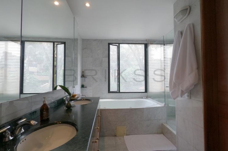 Apartamento de 3 alcobas en venta en Los Rosales, Bogotá, 250 m² · foto 13 de 20