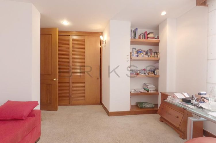 Apartamento de 3 alcobas en venta en Los Rosales, Bogotá, 250 m² · foto 15 de 20
