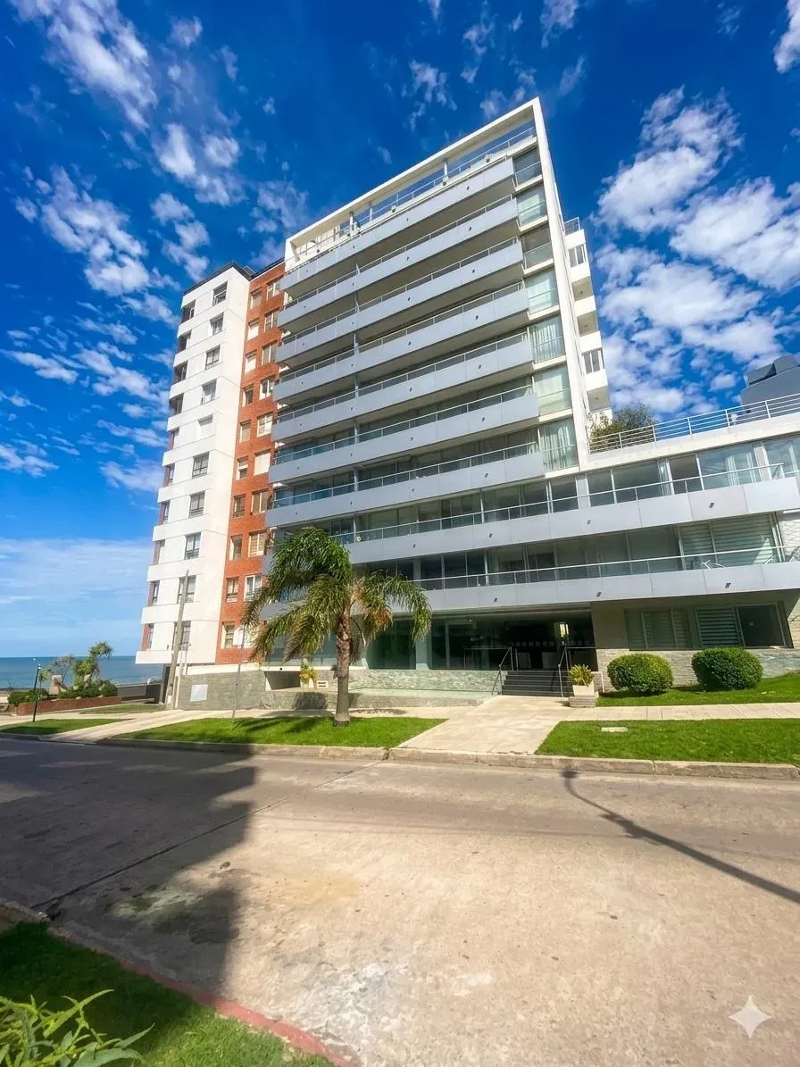 Alquiler de Apartamento pent-house de 2 dormitorios, garaje, terraza con vista a la rambla en Malvin · Foto 4