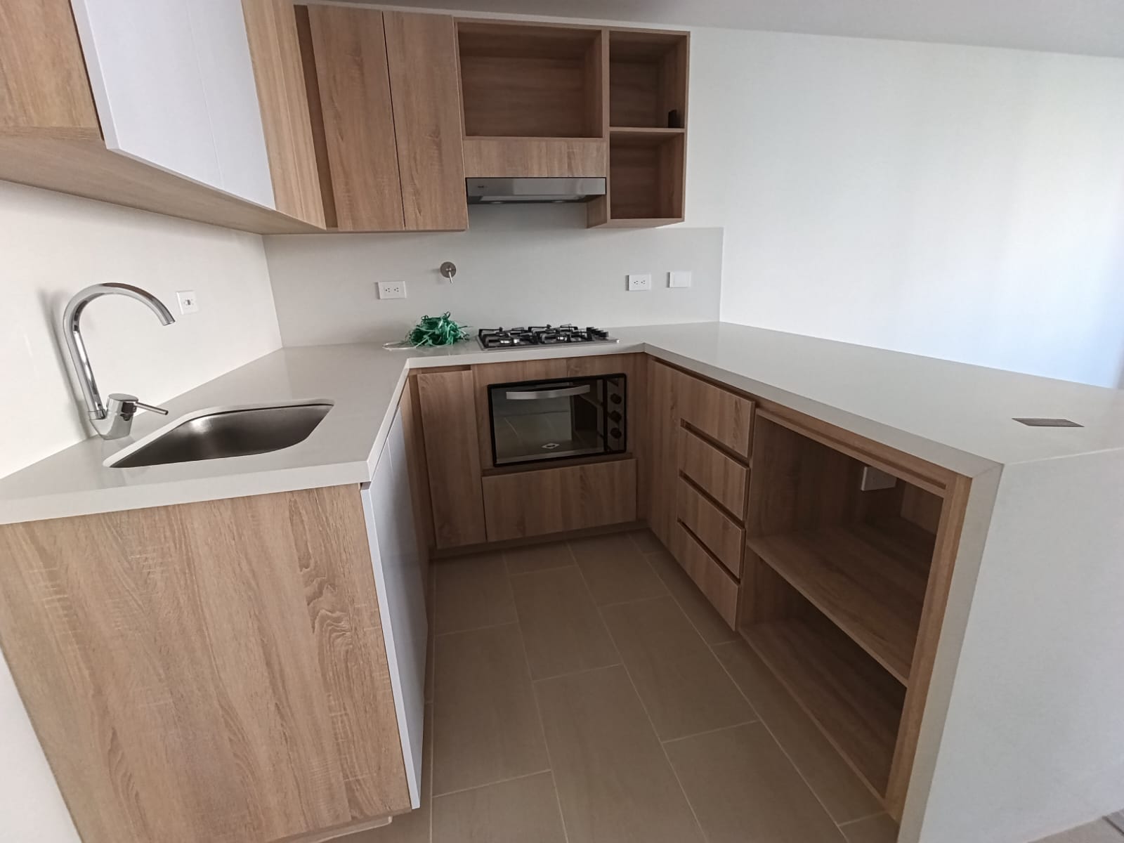 Apartamento en arriendo en Camino Verde, Envigado · foto 9 de 14