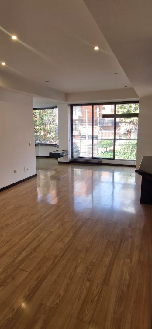 Apartamento de 3 alcobas en venta en Santa Barbara, Bogotá, 134 m² · foto 6 de 24