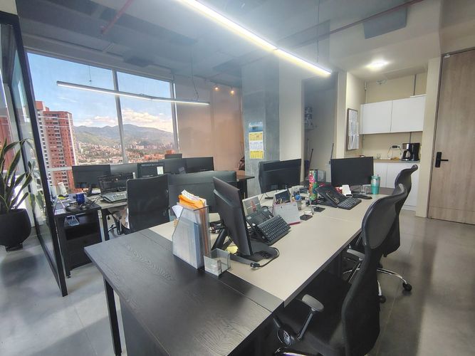 Oficina en arriendo en El Poblado, Medellín, 54 m² · foto 4 de 8