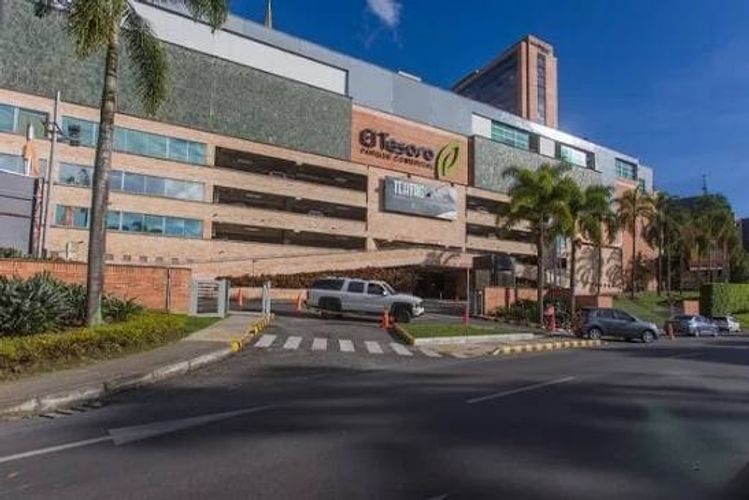 Local en venta en Los Naranjos, Medellín, 94 m² · foto 2 de 3