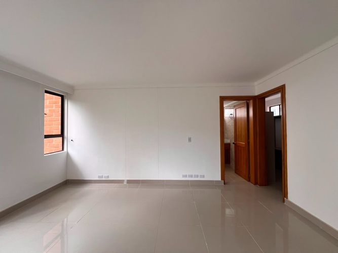 Apartamento de 4 alcobas en arriendo en El Poblado, Medellín, 223 m² · foto 9 de 19