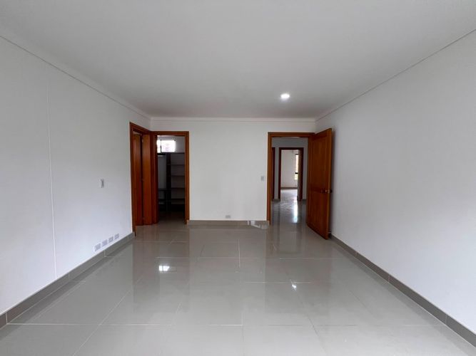Apartamento de 4 alcobas en arriendo en El Poblado, Medellín, 223 m² · foto 10 de 19