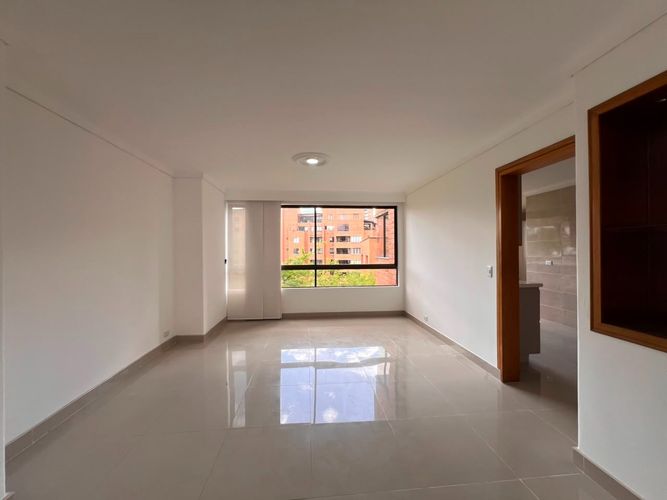 Apartamento de 4 alcobas en arriendo en El Poblado, Medellín, 223 m² · foto 2 de 19