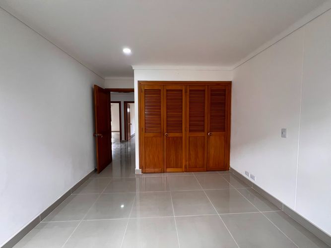 Apartamento de 4 alcobas en arriendo en El Poblado, Medellín, 223 m² · foto 11 de 19