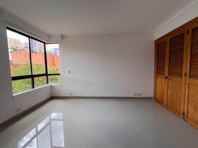 Apartamento de 4 alcobas en arriendo en El Poblado, Medellín, 223 m² · foto 12 de 19