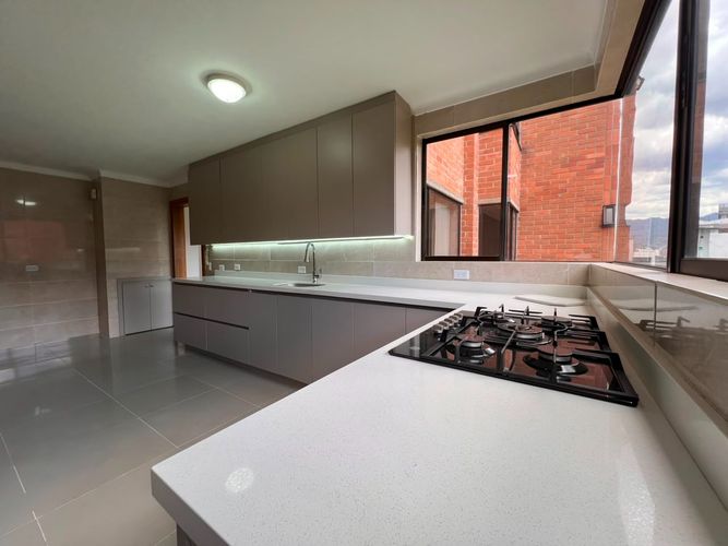 Apartamento de 4 alcobas en arriendo en El Poblado, Medellín, 223 m² · foto 5 de 19