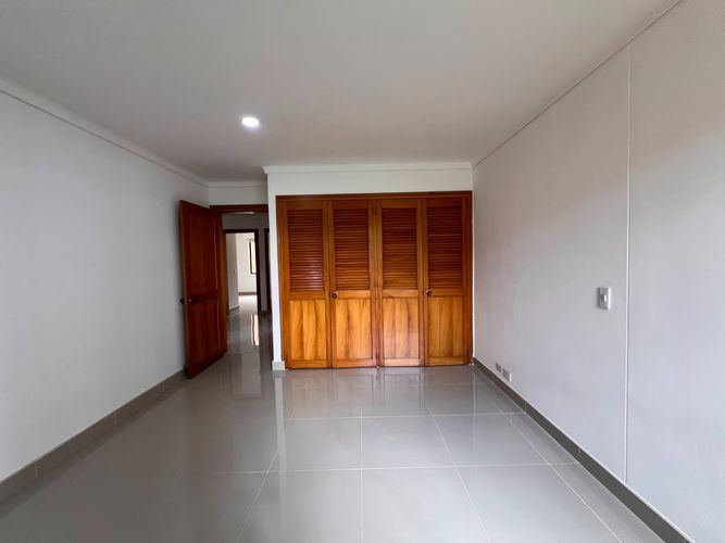 Apartamento de 4 alcobas en arriendo en El Poblado, Medellín, 223 m² · foto 13 de 19