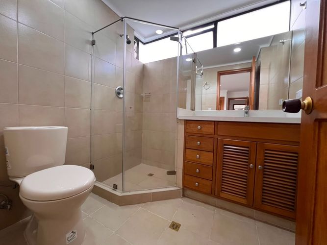 Apartamento de 4 alcobas en arriendo en El Poblado, Medellín, 223 m² · foto 17 de 19