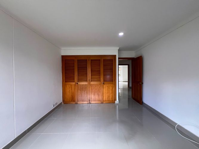 Apartamento de 4 alcobas en arriendo en El Poblado, Medellín, 223 m² · foto 14 de 19