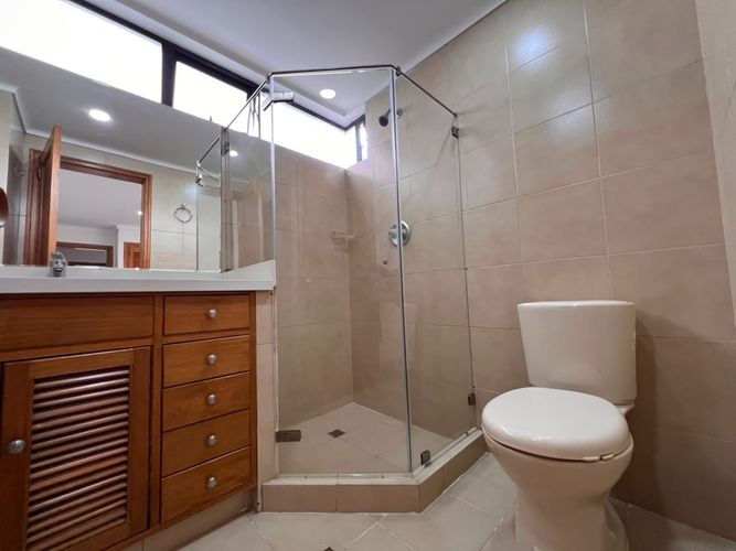 Apartamento de 4 alcobas en arriendo en El Poblado, Medellín, 223 m² · foto 18 de 19