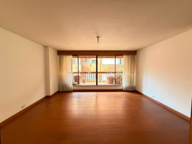 Apartamento de 3 alcobas en venta en Los Rosales, Bogotá, 203 m² · foto 4 de 20