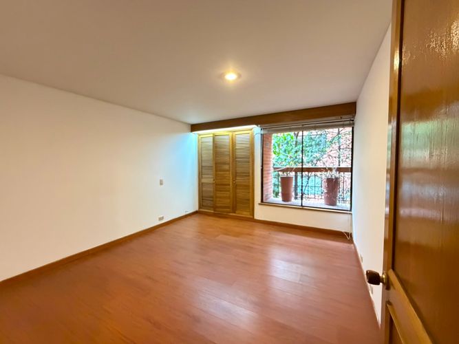 Apartamento de 3 alcobas en venta en Los Rosales, Bogotá, 203 m² · foto 16 de 20