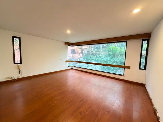 Apartamento de 3 alcobas en venta en Los Rosales, Bogotá, 203 m² · foto 12 de 20