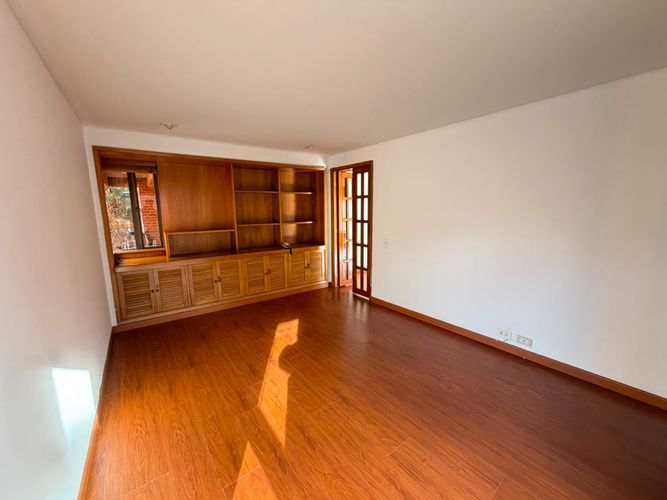 Apartamento de 3 alcobas en venta en Los Rosales, Bogotá, 203 m² · foto 3 de 20