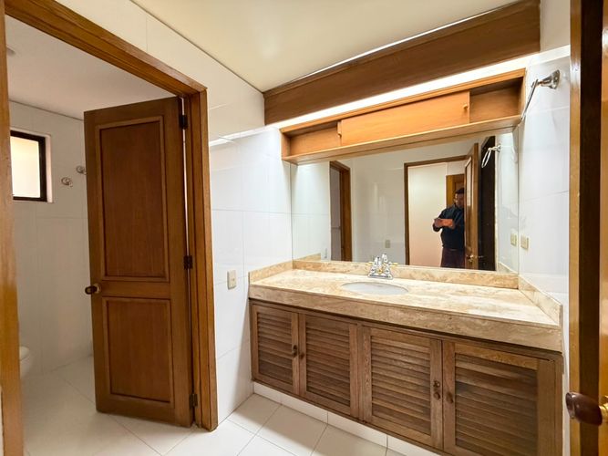 Apartamento de 3 alcobas en venta en Los Rosales, Bogotá, 203 m² · foto 13 de 20