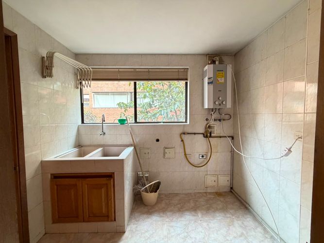 Apartamento de 3 alcobas en venta en Los Rosales, Bogotá, 203 m² · foto 8 de 20