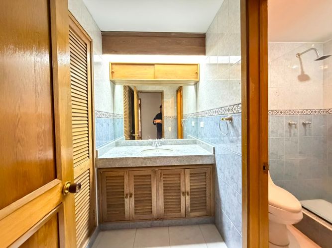 Apartamento de 3 alcobas en venta en Los Rosales, Bogotá, 203 m² · foto 19 de 20