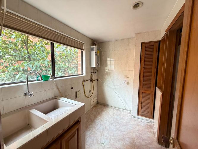 Apartamento de 3 alcobas en venta en Los Rosales, Bogotá, 203 m² · foto 7 de 20