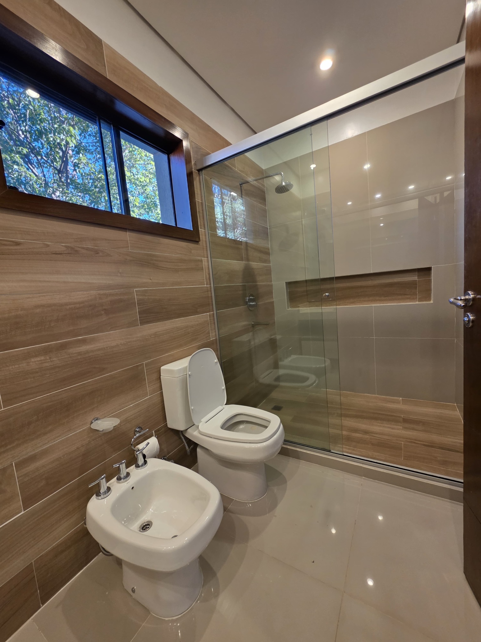 Alquiler: Exclusiva Casa Semi-Amoblada en Condominio de Lujo — foto 2