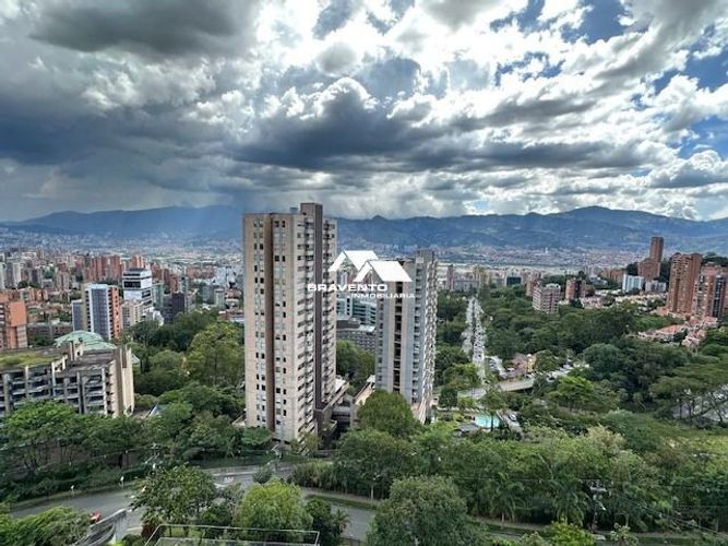 Apartamento de 3 alcobas en arriendo en Altos Del Poblado, Medellín, 100 m² · foto 2 de 23