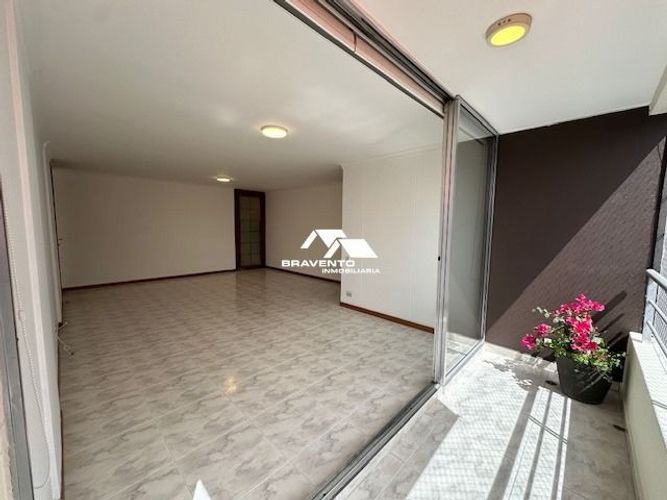 Apartamento de 3 alcobas en arriendo en Altos Del Poblado, Medellín, 100 m² · foto 4 de 23