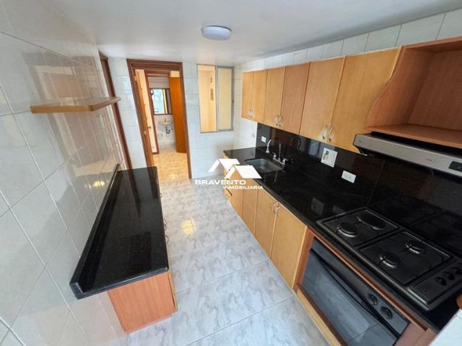 Apartamento de 3 alcobas en arriendo en Altos Del Poblado, Medellín, 100 m² · foto 6 de 23