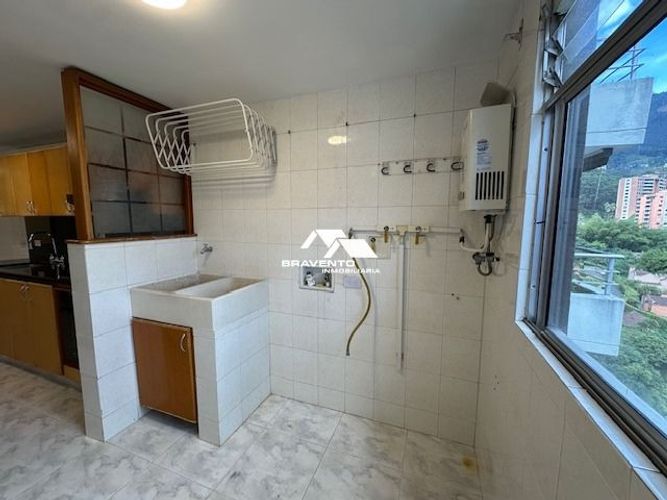 Apartamento de 3 alcobas en arriendo en Altos Del Poblado, Medellín, 100 m² · foto 10 de 23