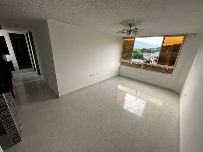 Apartamento de 3 alcobas en venta en Rincon De Giron, Girón, 54 m² · foto 2 de 9