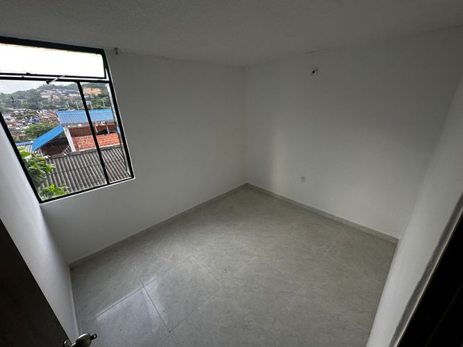 Apartamento de 3 alcobas en venta en Rincon De Giron, Girón, 54 m² · foto 4 de 9