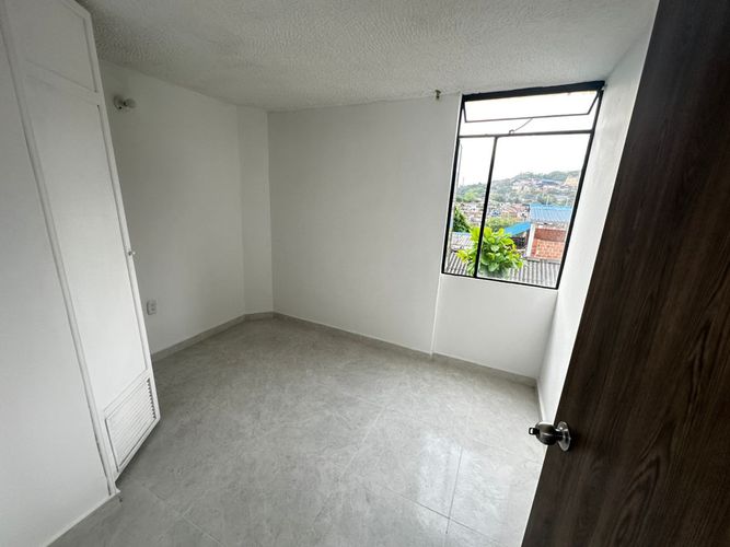 Apartamento de 3 alcobas en venta en Rincon De Giron, Girón, 54 m² · foto 8 de 9