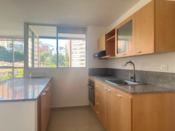 Apartamento de 2 alcobas en arriendo en El Poblado, Medellín, 76 m² · foto 7 de 16