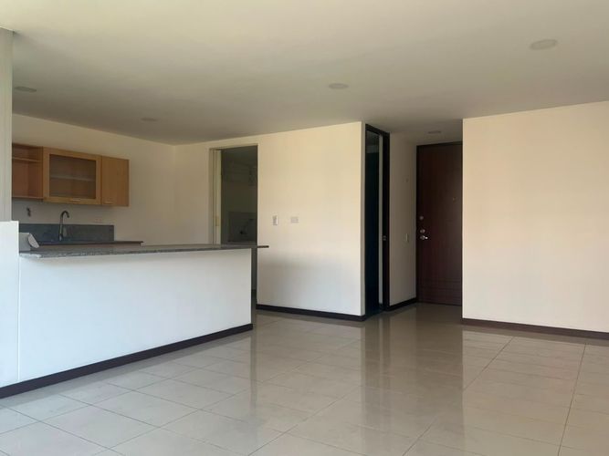 Apartamento de 2 alcobas en arriendo en El Poblado, Medellín, 76 m² · foto 3 de 16