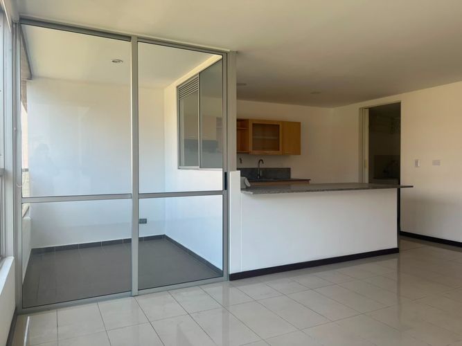 Apartamento de 2 alcobas en arriendo en El Poblado, Medellín, 76 m² · foto 5 de 16